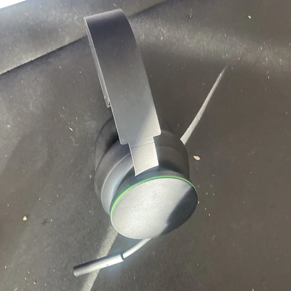 I am selling Xbox Headphones only been wore 2x